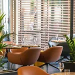 Отель Western Premier De La Paix 4*