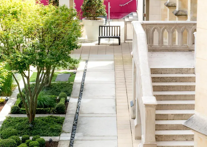 Western Premier De La Paix